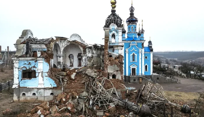 Segundo o portal Christianity Today, cerca de 500 igrejas e locais religiosos foram destruídos pelas forças militares Russas. Foto: Christianity Today
