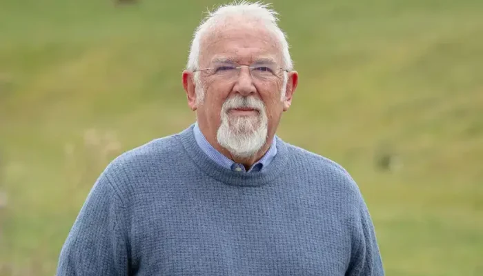 3721796633-clive-johnston