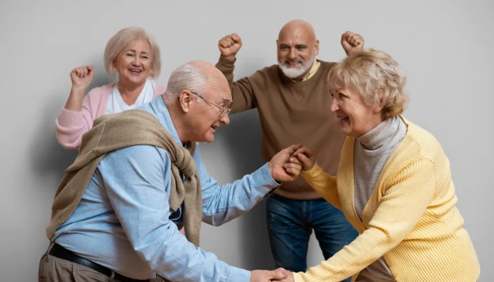 amigos-mais-velhos-dancando-juntos-plano-medio